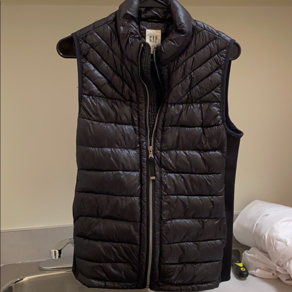 Gap puffer vest